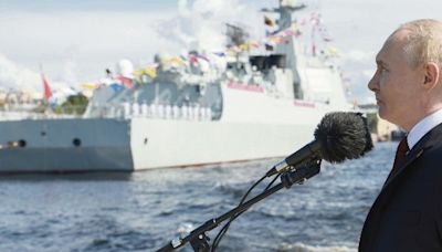 Rusia: Putin presume poderío naval