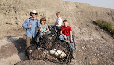 美國3學童野外遠足 意外發現6700萬年前極罕見幼年暴龍化石 有助研究暴龍成長歷程 | am730