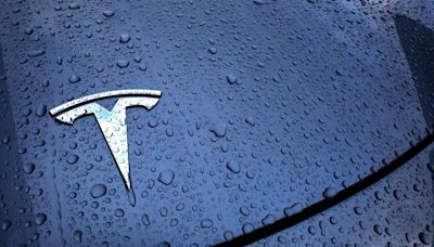 Tesla, opponents of Musk's pay clash over resolving compensation lawsuit