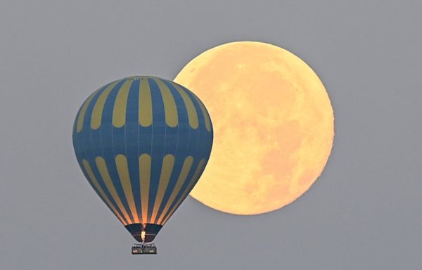 July full moon 2024: Buck Moon puts on dramatic show for skywatchers worldwide (photos)
