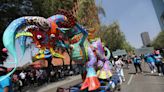 Un desfile de 220 alebrijes inunda de colores las calles de Ciudad de México