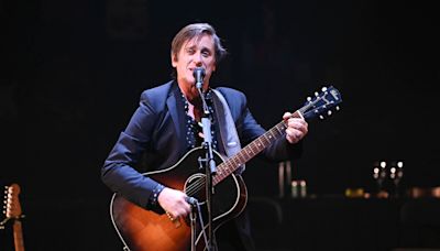 Thomas Dutronc : quelques jours après la mort de sa mère, le chanteur envisage de changer de vie