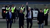 Assange aterriza en Australia tras finalizar su batalla legal con Estados Unidos - La Tercera