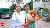 Bengal CM Mamata Banerjee meets Delhi CM's wife Sunita Kejriwal | India News - Times of India