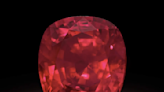 Un rubí de 55 quilates y un diamante rosa de 10 quilates alcanzan un récord de USD 34,8 millones cada uno en Sotheby's