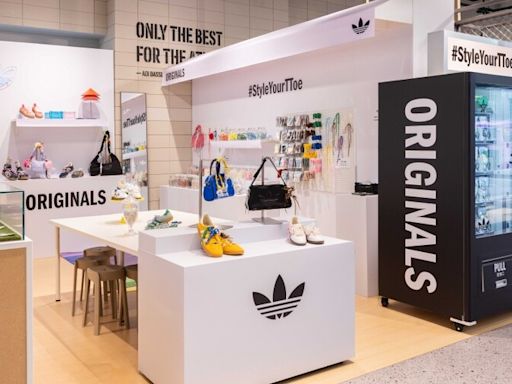 自己的鞋自己玩！adidas Originals期間限定改鞋工具間，三葉草鞋帶、吊飾不怕撞鞋