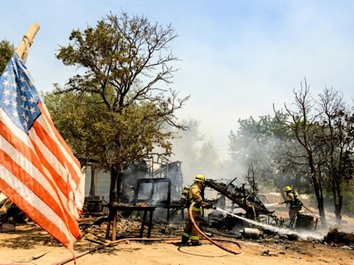 Des milliers de Californiens fuient un violent incendie sur fond de canicule