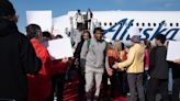 Oregon Ducks arrive at Phoenix Sky Harbor Airport for Vrbo Fiesta Bowl