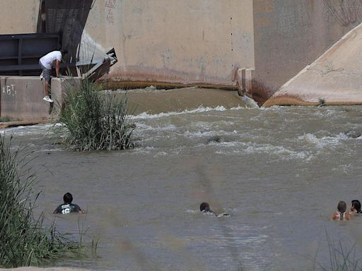 Récord de migrantes rescatados en el río Bravo: 54 en un día - El Diario NY