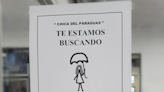 “Chica del paraguas, te estamos buscando”; hombre intenta hallar a mujer de la que quedó flechado