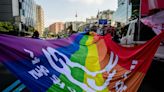 Miles de personas celebran en Seúl el Día del Orgullo LGTBI