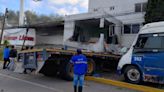 Tráiler impacta contra vivienda al descarrilarse de la carretera 57 de SLP