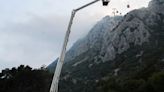 Cable car accident in Turkey sends 1 passenger to his death and injures 7, with scores stranded