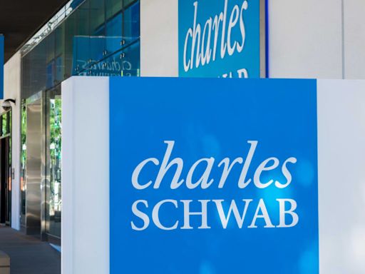 Charles Schwab CFO to Retire Amid Executive Reshuffle