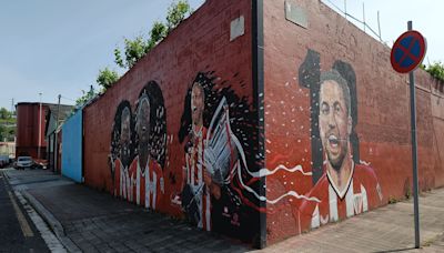 Óscar De Marcos, inmortalizado junto a los Williams y Muniain en el exitoso mural de Barakaldo