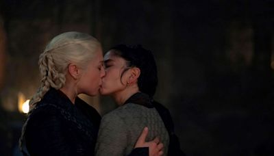 HOTD ’s Unscripted Sapphic Makeout Was Orchestrated by Emma D’Arcy and Sonoya Mizuno