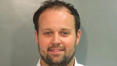 Josh Duggar 'signs autographs for fellow convicts' to give to family