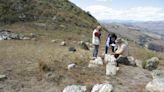 Descubren en Perú una plaza monumental de la época de las pirámides de Giza y Stonehenge