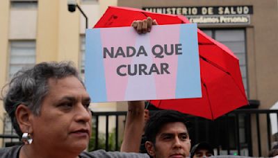 Protestan en Perú contra nueva norma que clasifica siete identidades de género como “enfermedad mental”