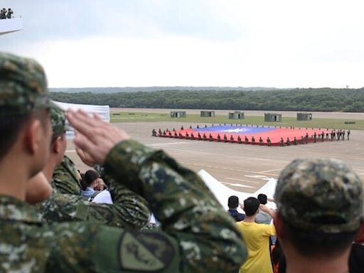 臧幼俠起立聽中國國歌不只羞辱父親，更釋放出國民黨放棄「各表」主張「一中」的訊息 - TNL The News Lens 關鍵評論網