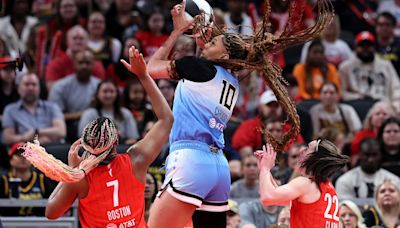 South Carolina's Kamilla Cardoso makes WNBA debut for Chicago Sky vs Caitlin Clark. Here's how she did