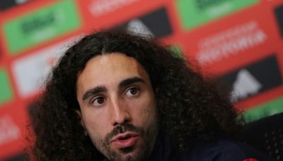 "Si los árbitros dicen que no es mano, no lo es", zanja Cucurella