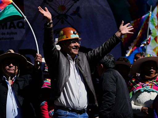 Multitudinaria marcha en apoyo al presidente Arce tras intento de golpe en Bolivia