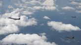 美國B-1B轟炸機演習飛越朝鮮半島 7年來首次投放實彈 - 自由軍武頻道