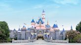 Disney 推出奢華旅行團：私人飛機 24 天環遊世界，12 座樂園都征服！