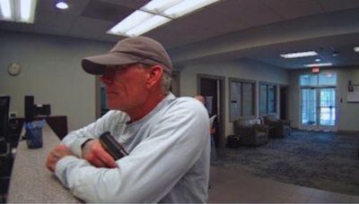 Knoxville police, FBI looking for bank robbery suspect