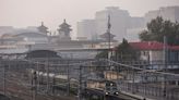 Haze lingers in Beijing as fog blankets parts of north China