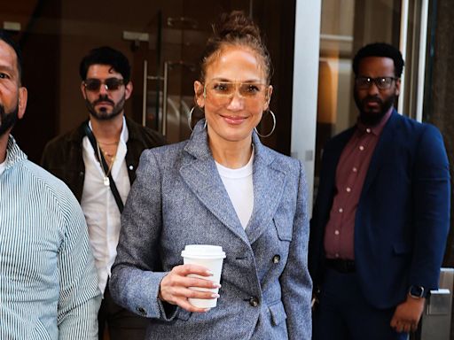 Jennifer Lopez leaves NYC hotel with her wedding rings on