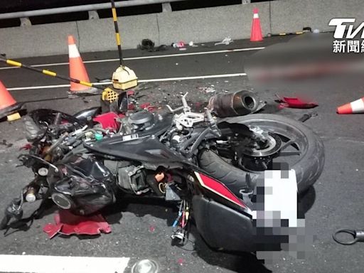 台東中華大橋無照騎士雙載自撞工程車 2人噴飛送醫不治│TVBS新聞網