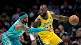 Lakers hold off late Hornets rally to close road trip with win