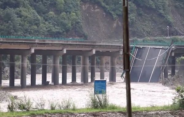 Bridge collapses in China killing 15 after flash floods