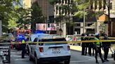 Balean a 4 en un centro comercial en Atlanta