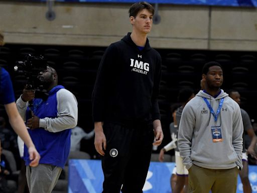 Meet the Florida Gators' basketball recruit who's listed at a record-setting height