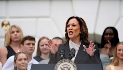 Celebridades de Hollywood se alinean en torno a Kamala Harris - La Tercera