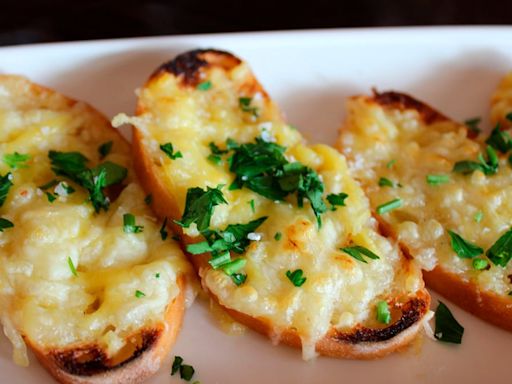Garlic Bread Can Also Be Healthy! Enjoy This Low Carb, No-Bread Recipe Today