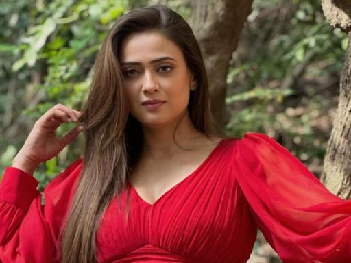 Shweta Tiwari makes fiery fashion statement in red flowy gown; Netizens have a hard time believing she is mommy of two