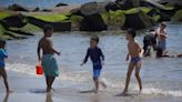 國殤日假期 康尼島戲水遊客多 華裔家庭享受親子時光