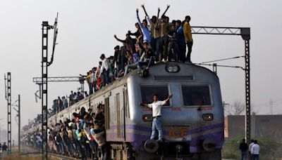 Amid Overcrowding In Trains, Indian Railways To Add 10,000 Non-AC Coaches