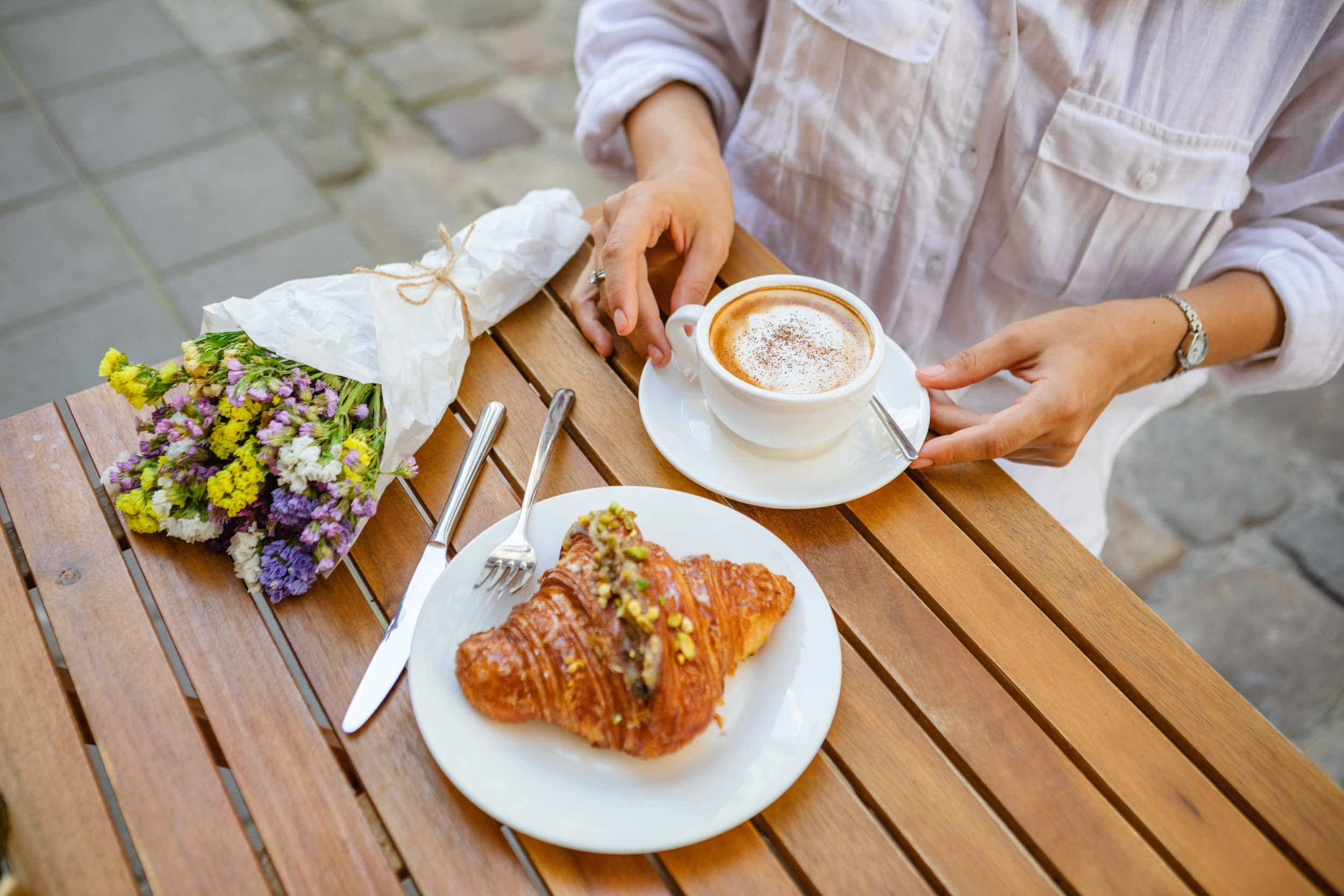 Woman's "wholesome" gesture to friends every weekend melts hearts