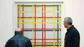 Insólito: expusieron boca abajo un famoso cuadro de Mondrian por 77 años