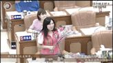 張嘉玲送局處首長康乃馨 期望市府像母親一樣照顧市民