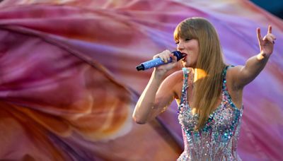 Taylor Swift sings 'I'm falling in love again' for second time to boyfriend Travis Kelce