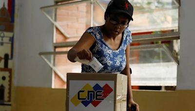 Millones de venezolanos en el extranjero no podrán votar en las elecciones por las trabas que impuso el chavismo