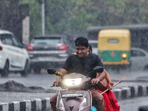 Delhi rains: Chaos as heavy downpour submerges city – cars afloat, roads jammed | Watch | Today News