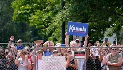 Secret Service apologized after officials broke into salon ahead of Harris rally, reports