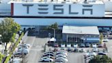 Tesla sube salarios de trabajadores de fábricas en EE.UU.